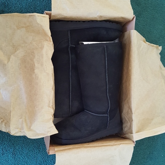 ❌SOLD❌ UGG classic tall black boots - Picture 5 of 8